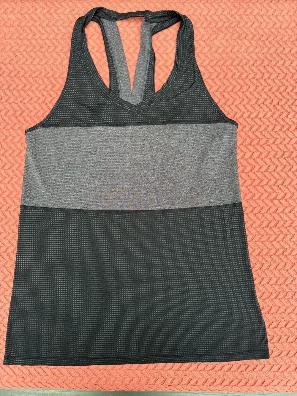 Lululemon lot of 5 tank tops size 6 excellent condition most not worn